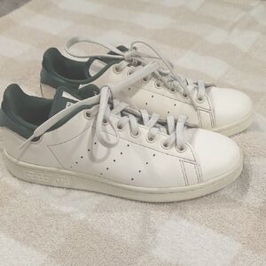 Adidas Stan Smith Cream and Dark Green Sneakers kids Size 5.5